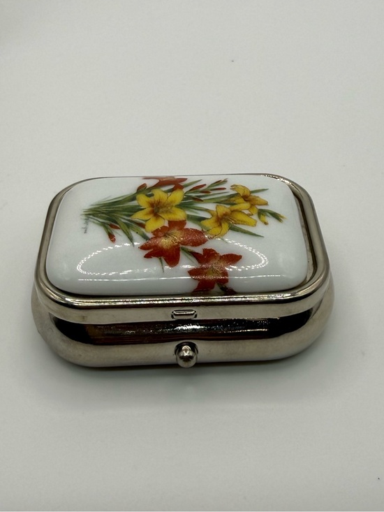 Other - Vintage RISI Italy Floral Pill Box Silver Tone Trinket Case Art 1280